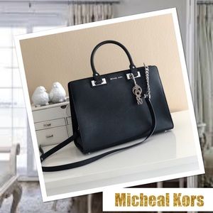 Micheal Kors Purse